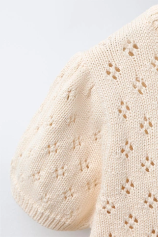 Топ из вязаного кружева с вышитыми цветами- Заказать в России