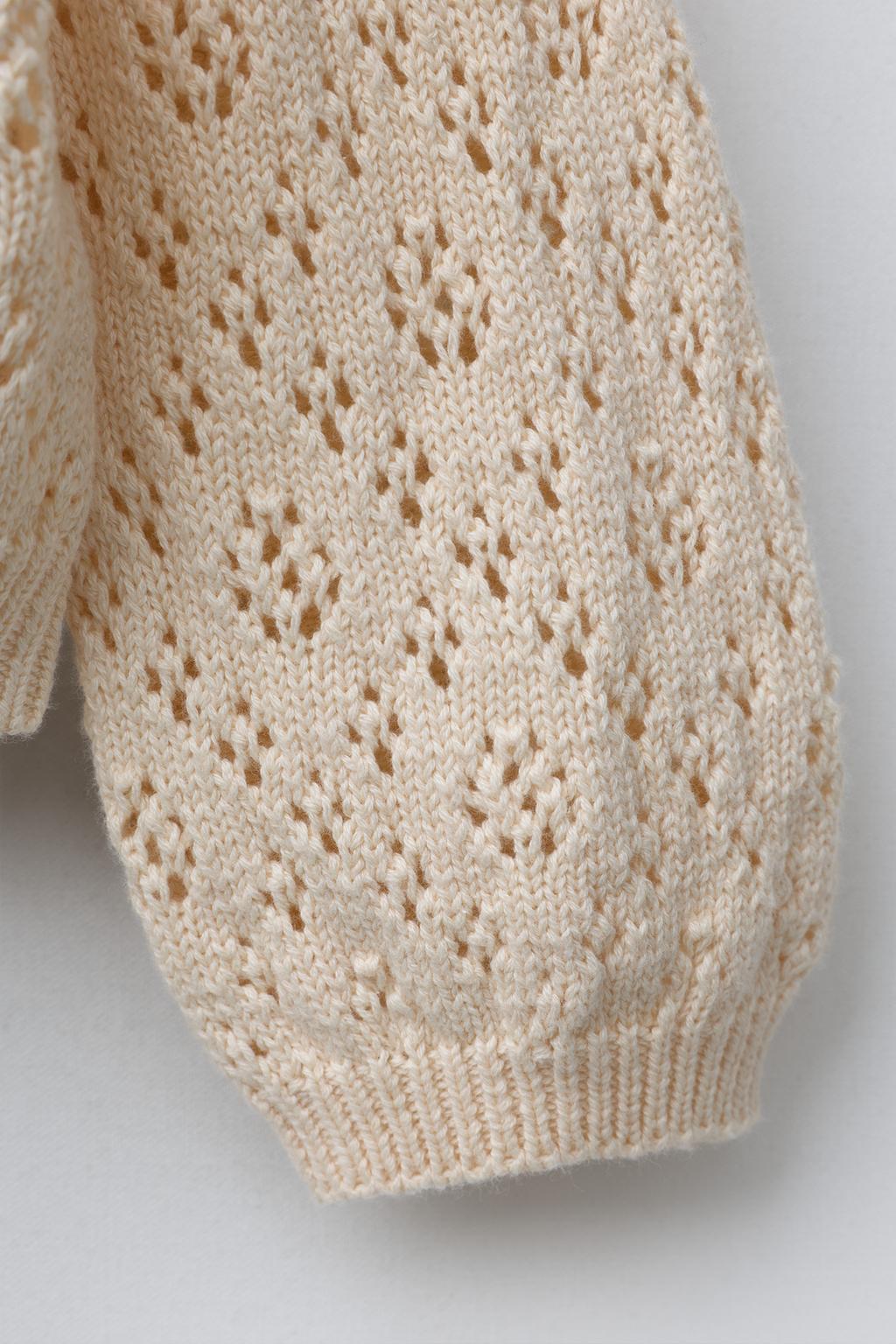 Кардиган с вышитыми цветами и рельефным узором