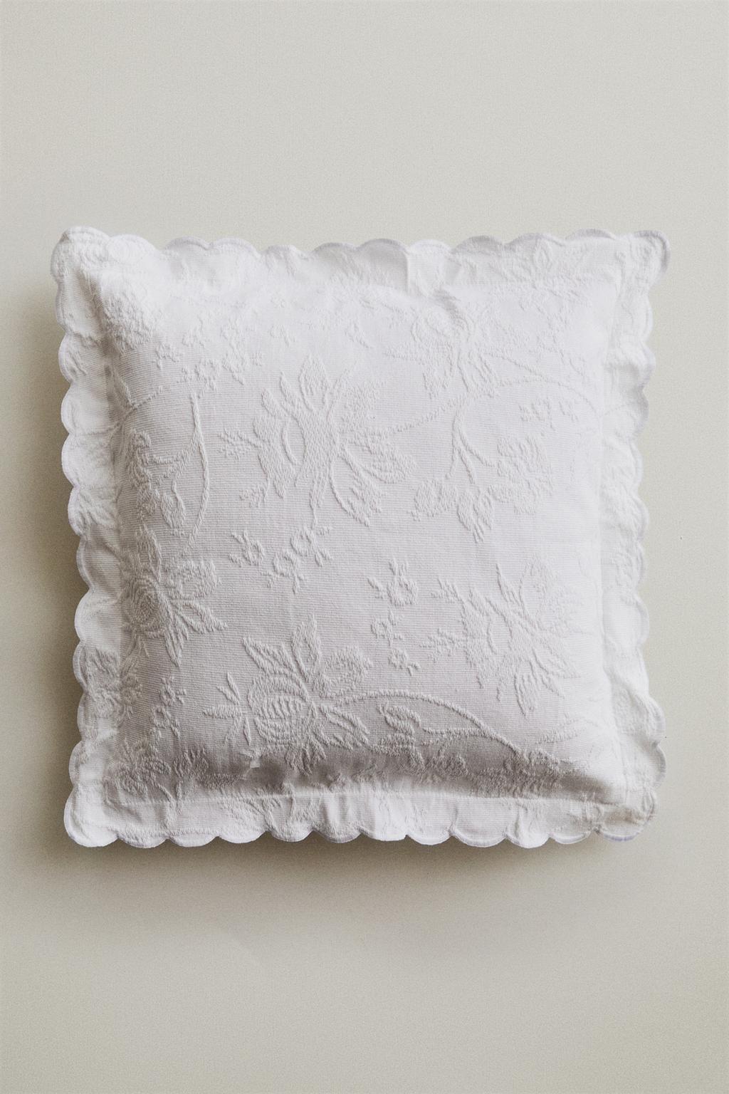 Хлопковая подушка с жаккардовым узором