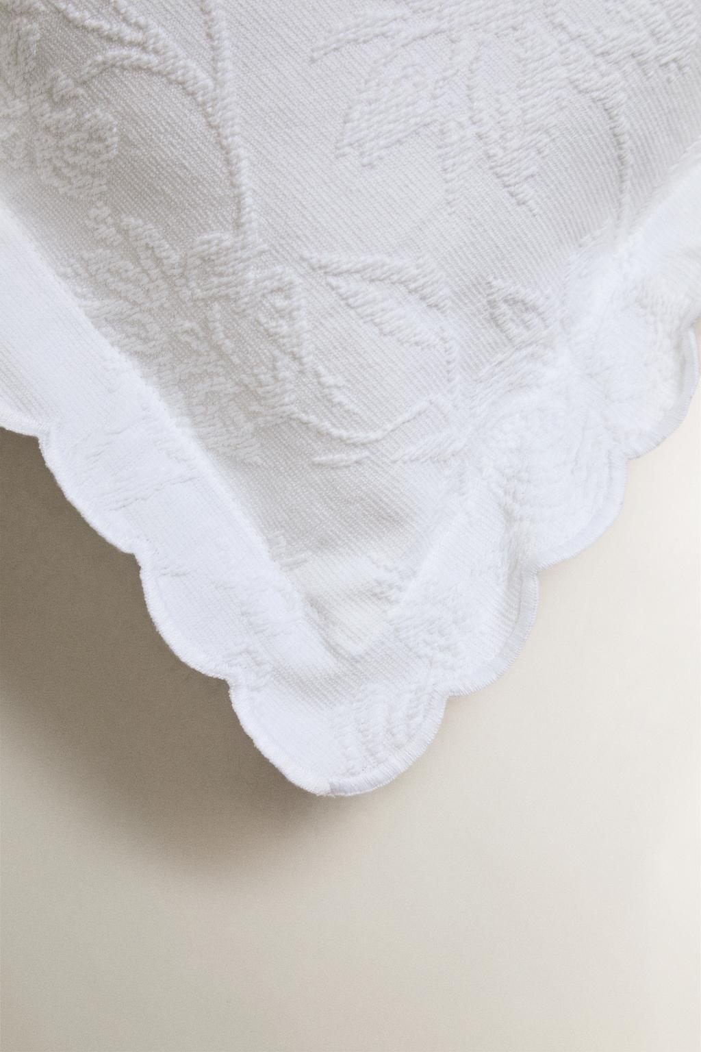 Хлопковая подушка с жаккардовым узором