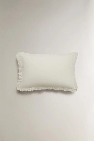 Чехол для подушки из хлопка с вышитой оборкой- Заказать в России