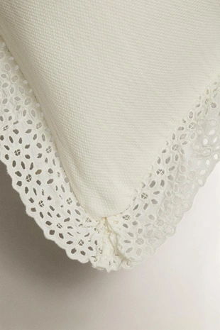 Чехол для подушки из хлопка с вышитой оборкой- Заказать в России