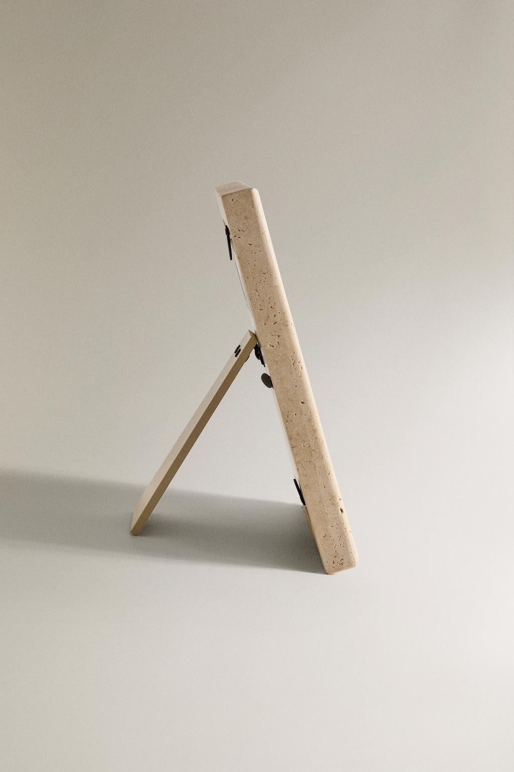 Фоторамка из травертина