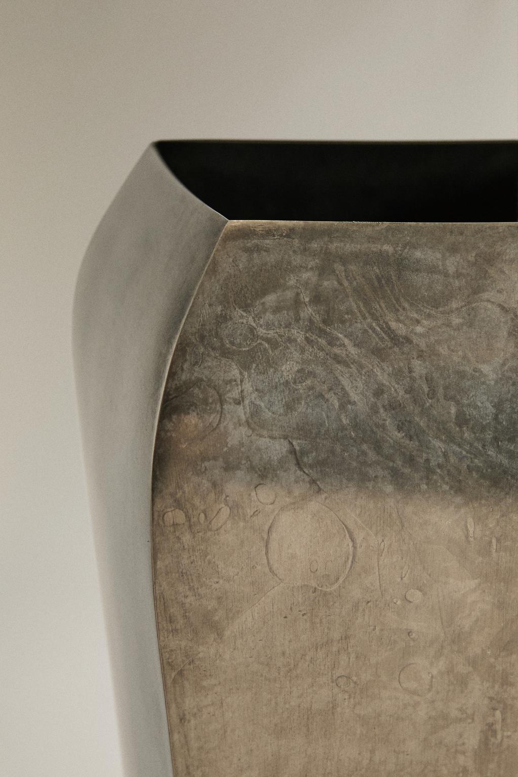 Ваза из старого металла