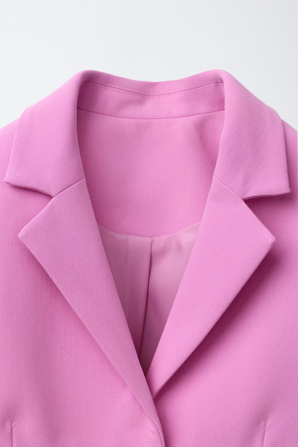 УКОРОЧЕННЫЙ БЛЕЙЗЕР НА ПУГОВИЦАХ