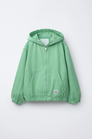 Куртка с капюшоном и этикеткой- Заказать в России