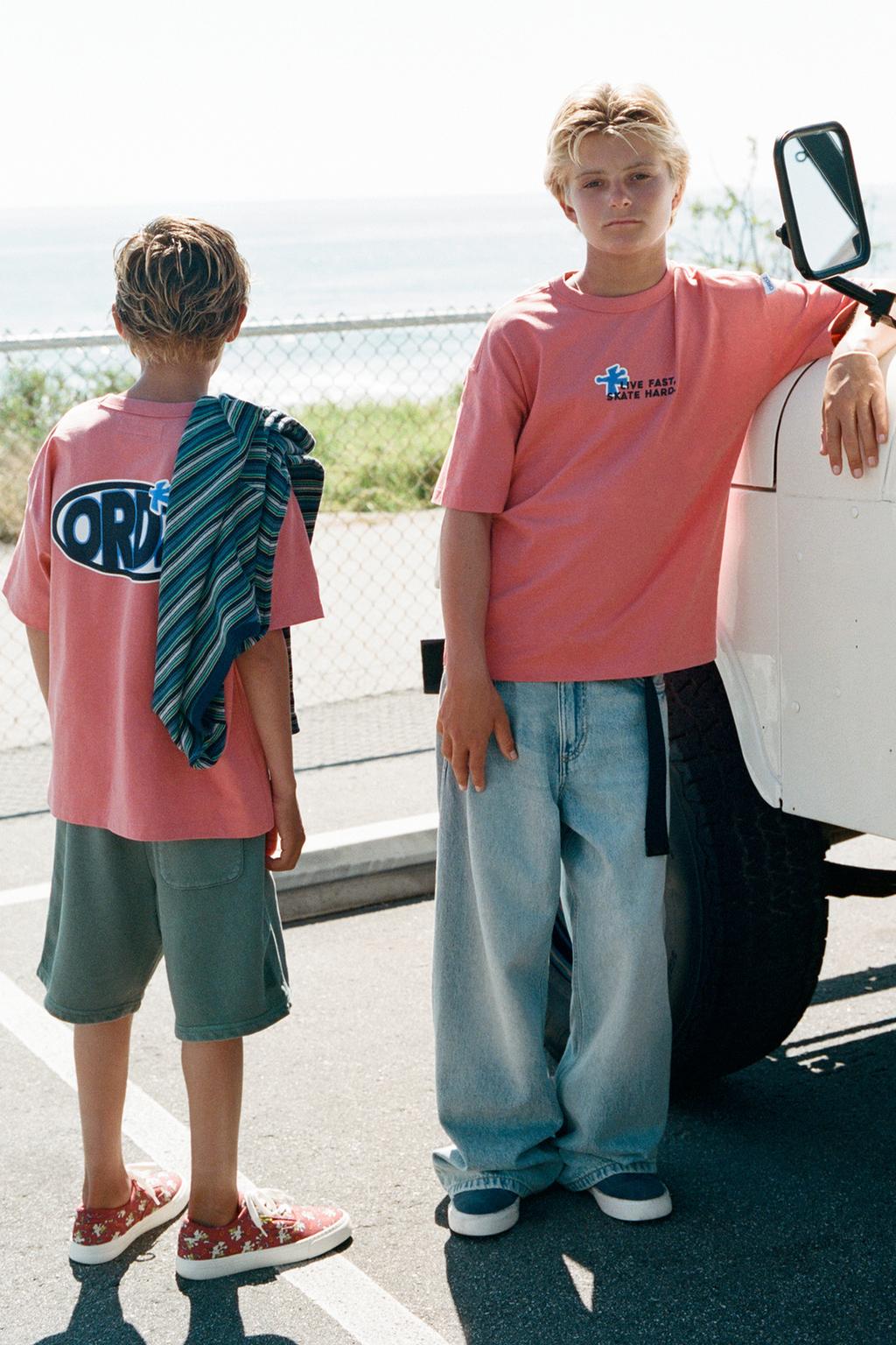 ШОРТЫ ИЗ МЯГКОЙ ТКАНИ С ЛОГОТИПОМ И ОКРАШИВАНИЕМ В ГОТОВОМ ВИДЕ