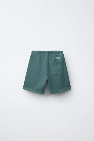 Шорты из мягкой ткани с логотипом и окрашиванием в готовом виде