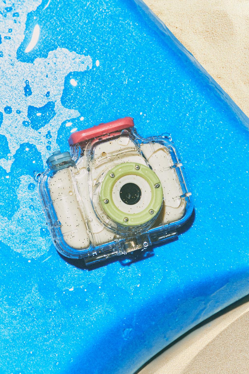 Детская камера под водой