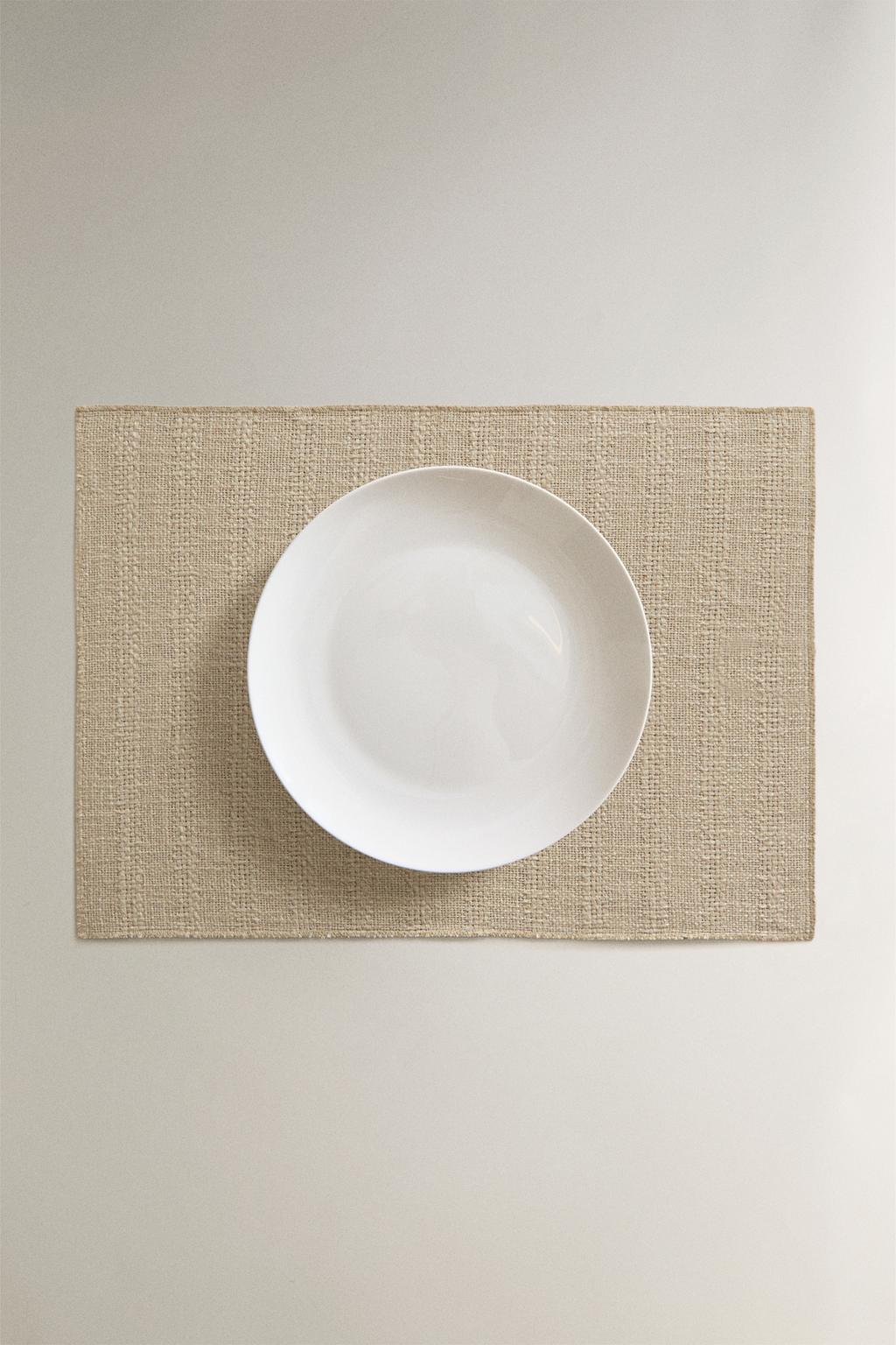 Салфетка с текстурным узором