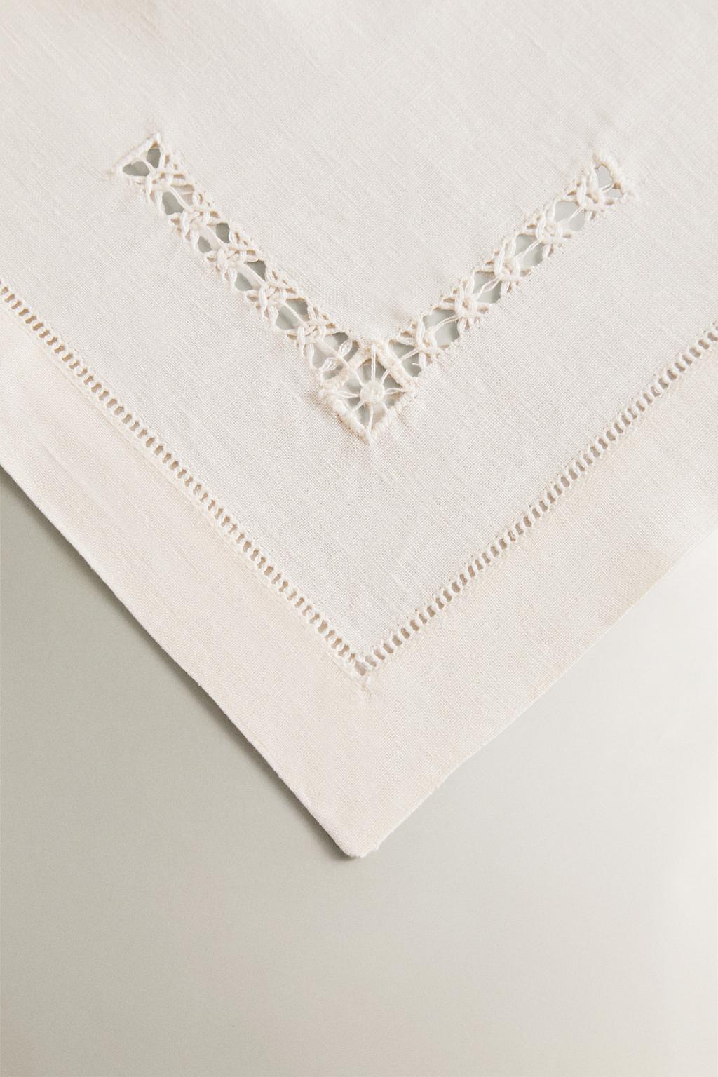 Набор льняных салфеток с рельефной отделкой (набор из 2 шт.)