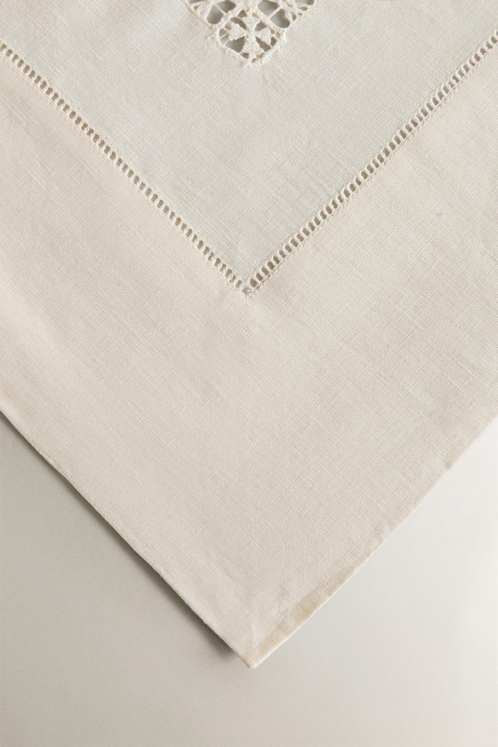 Скатерть из льна с вставками и кантом по периметру