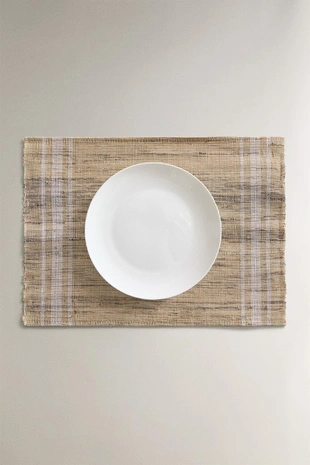 Плетеная подставка из рами с полосками- Заказать в России