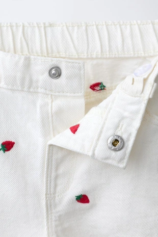Бермуды из твила Mom Fit с вышивкой клубники Casa Lawa X Zara Kids- Заказать в России