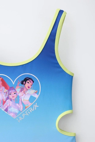 6-14 лет/купальник с вырезами «Kpop Demon Hunters» © Netflix- Заказать в России