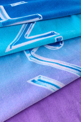 Полотенце «Kpop Demon Hunters» © Netflix- Заказать в России