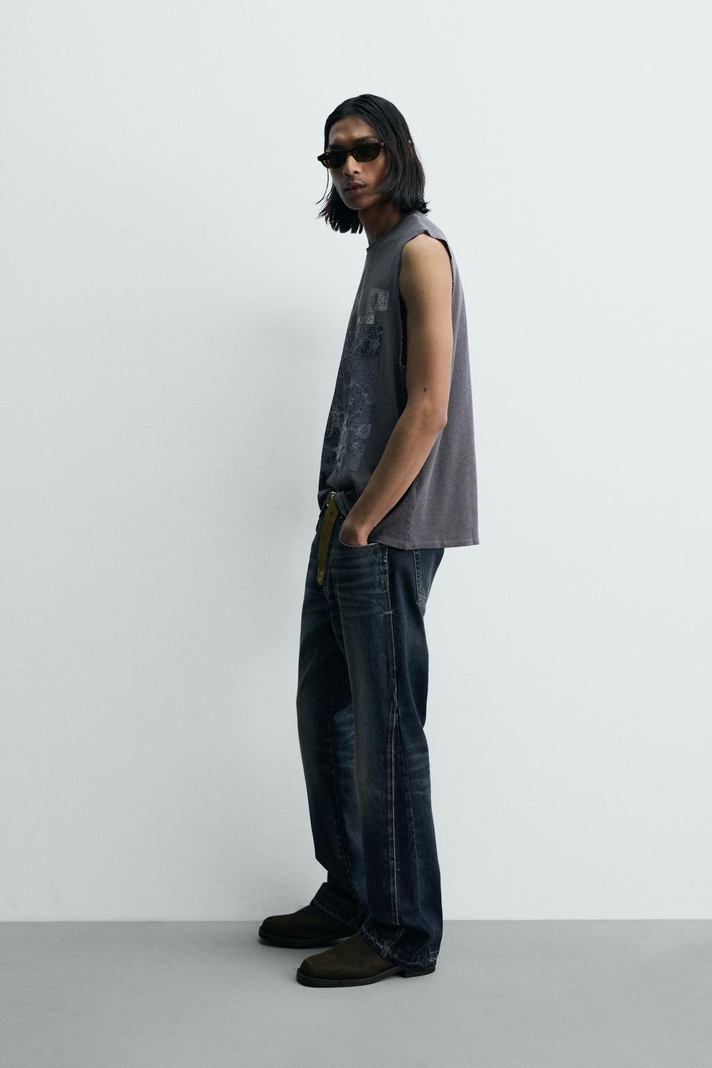 ТОП БЕЗ РУКАВОВ С ПРИНТОМ И ЭФФЕКТОМ ПОТЕРТОСТИ