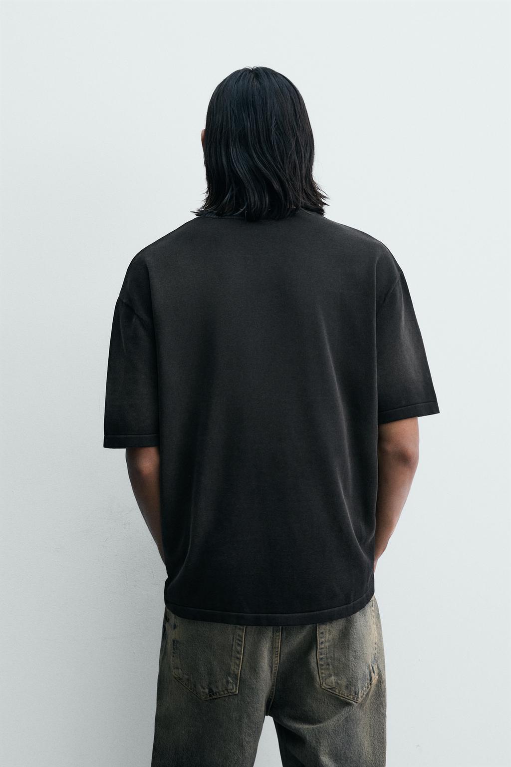 ФУТБОЛКА С ПРИНТОМ И ЭФФЕКТОМ ПОТЕРТОСТИ