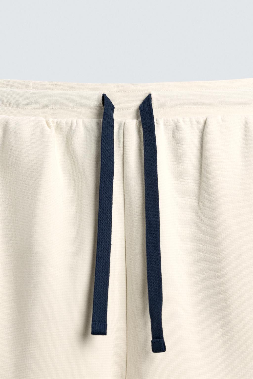 ШОРТЫ-ДЖОГГЕРЫ С КОНТРАСТНЫМИ ПОЛОСАМИ