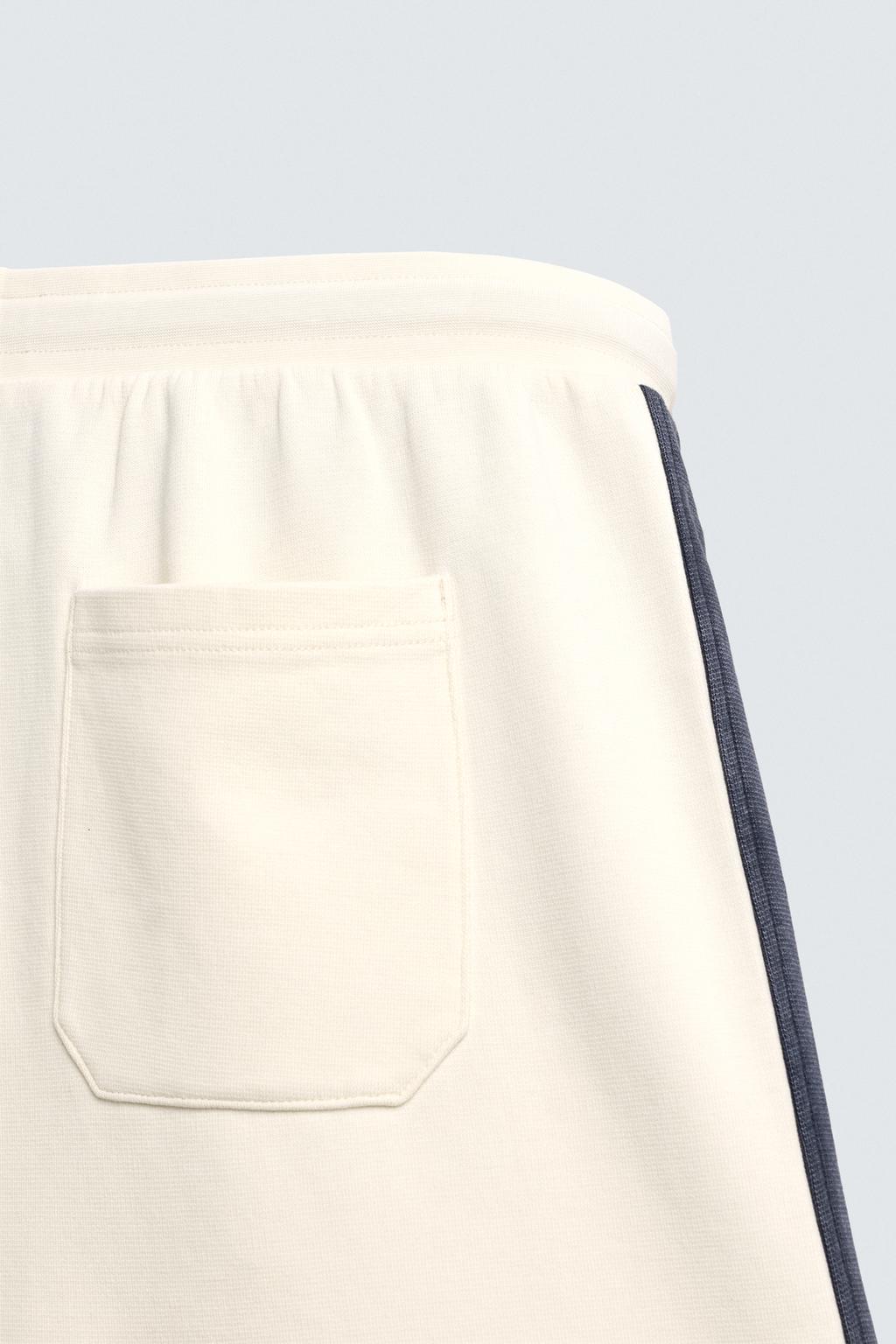 ШОРТЫ-ДЖОГГЕРЫ С КОНТРАСТНЫМИ ПОЛОСАМИ