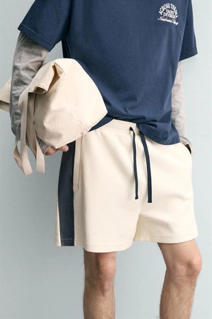 Шорты-джоггеры с контрастными полосами- Заказать в России