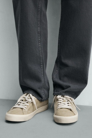 Кожаные кроссовки с деталью на заднике- Заказать в России