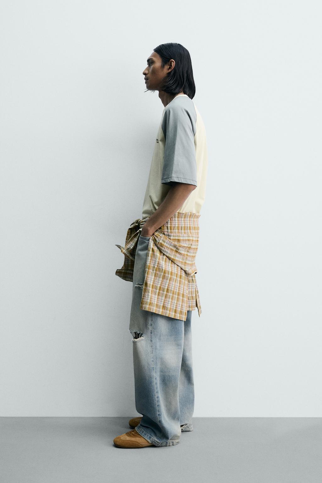 ФУТБОЛКА КОЛОР-БЛОК С КОНТРАСТНОЙ НАШИВКОЙ