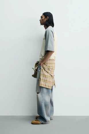 Футболка колор-блок с контрастной нашивкой- Заказать в России