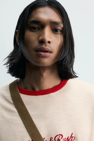 Футболка с контрастным текстовым принтом- Заказать в России