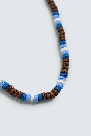 Ожерелье с бусинами и камнем