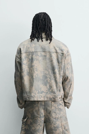 Укороченная джинсовая куртка с цветочным принтом- Заказать в России