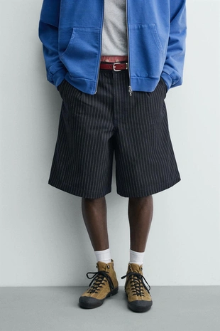 Шорты с защипами и полоской в стиле «меловая полоска»- Заказать в России