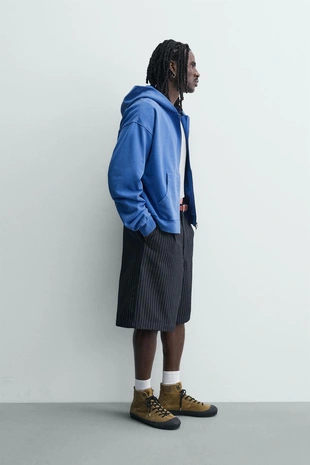 Шорты с защипами и полоской в стиле «меловая полоска»- Заказать в России