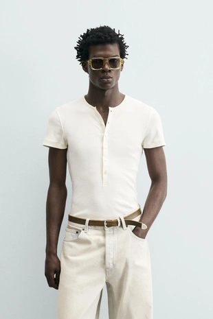 Футболка в рубчик с воротником на пуговицах- Заказать в России