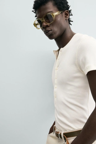 Футболка в рубчик с воротником на пуговицах- Заказать в России