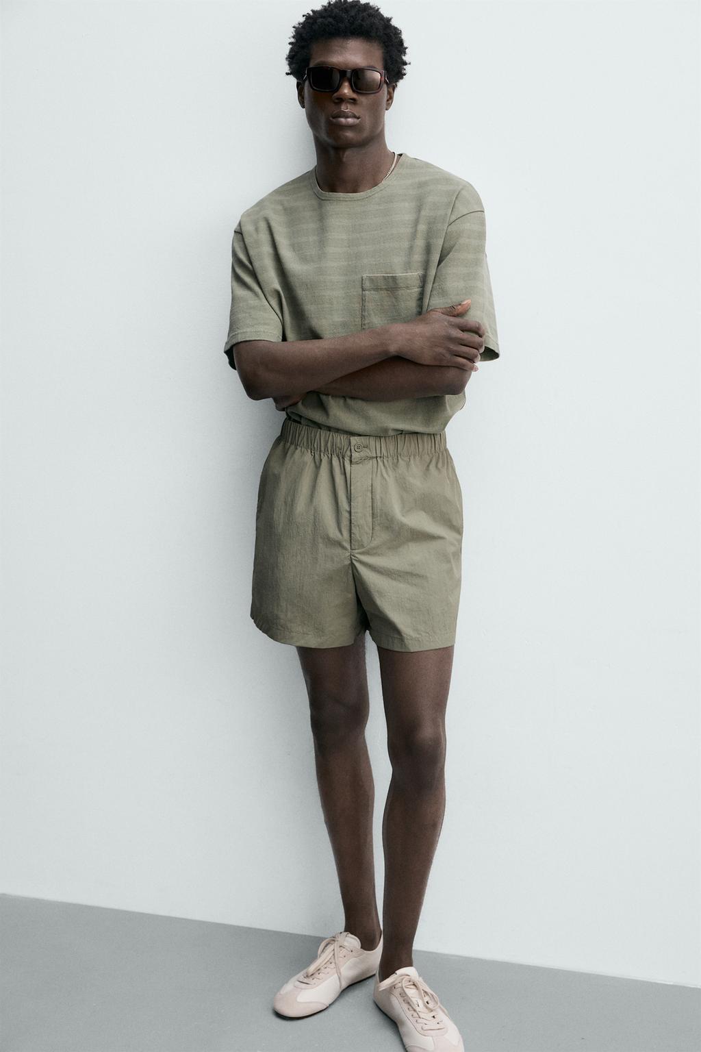 УКОРОЧЕННЫЕ ШОРТЫ ИЗ ВЫСОКОТЕХНОЛОГИЧНОЙ ТКАНИ