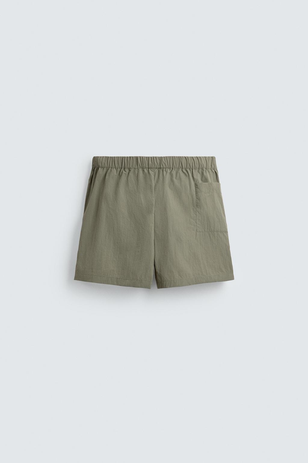 УКОРОЧЕННЫЕ ШОРТЫ ИЗ ВЫСОКОТЕХНОЛОГИЧНОЙ ТКАНИ