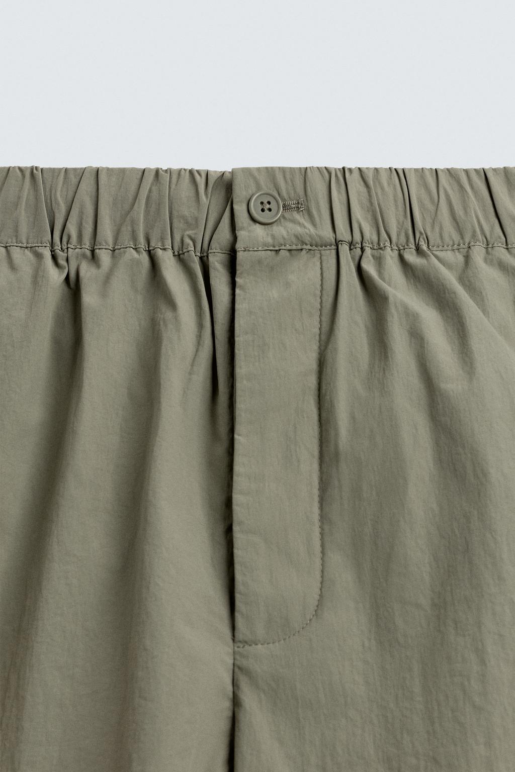 УКОРОЧЕННЫЕ ШОРТЫ ИЗ ВЫСОКОТЕХНОЛОГИЧНОЙ ТКАНИ