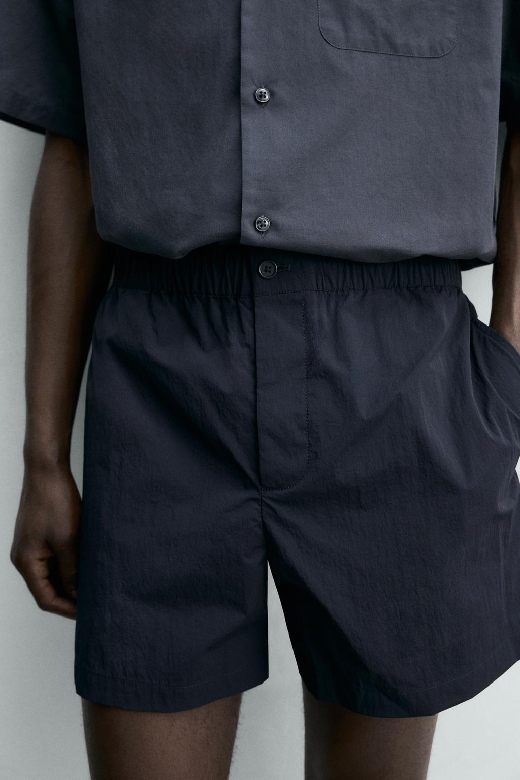 УКОРОЧЕННЫЕ ШОРТЫ ИЗ ВЫСОКОТЕХНОЛОГИЧНОЙ ТКАНИ