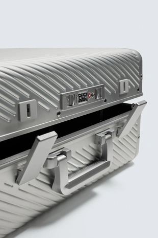 Чемодан для путешествий- Заказать в России