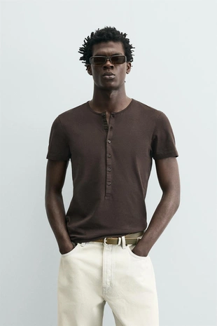 Футболка слим фит с круглым вырезом- Заказать в России