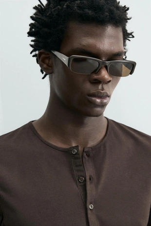 Футболка слим фит с круглым вырезом- Заказать в России