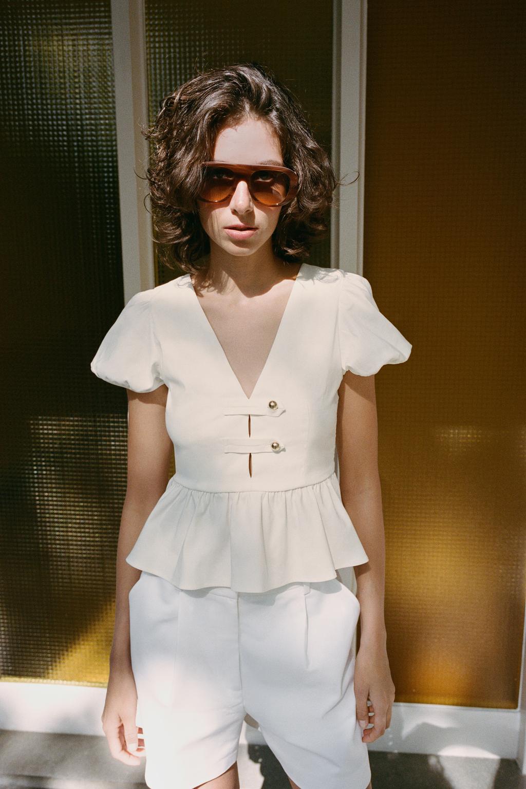 ШОРТЫ С ВЫСОКОЙ ПОСАДКОЙ И ЗАЩИПАМИ