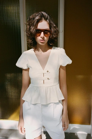 Шорты с высокой посадкой и защипами- Заказать в России