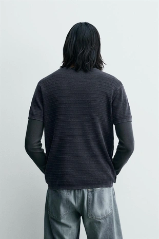 Футболка из рельефной ткани с эффектом потертости- Заказать в России