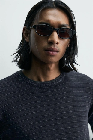 Футболка из рельефной ткани с эффектом потертости- Заказать в России