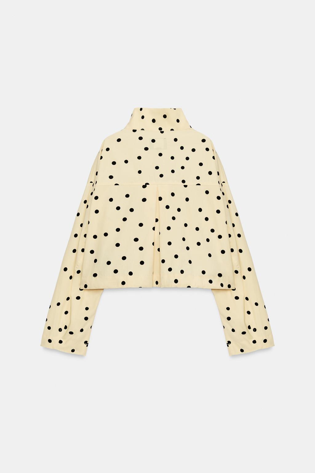 КУРТКА В ГОРОШЕК СО СБОРКАМИ