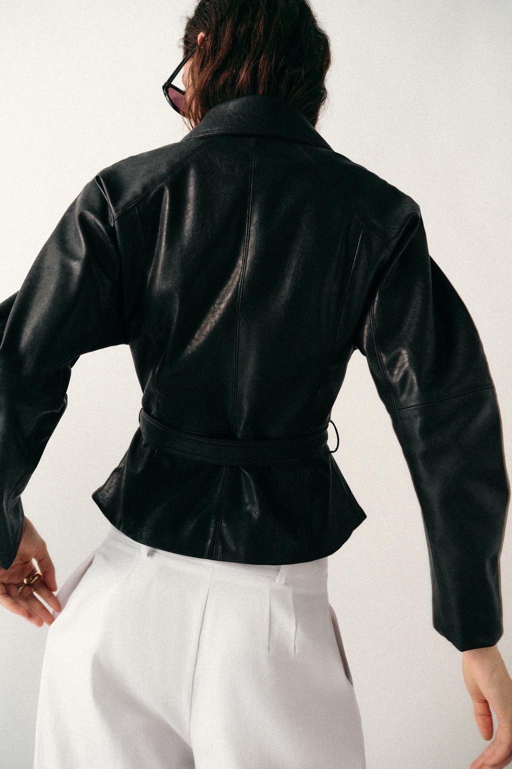 КУРТКА ИЗ ИСКУССТВЕННОЙ КОЖИ С ПОЯСОМ