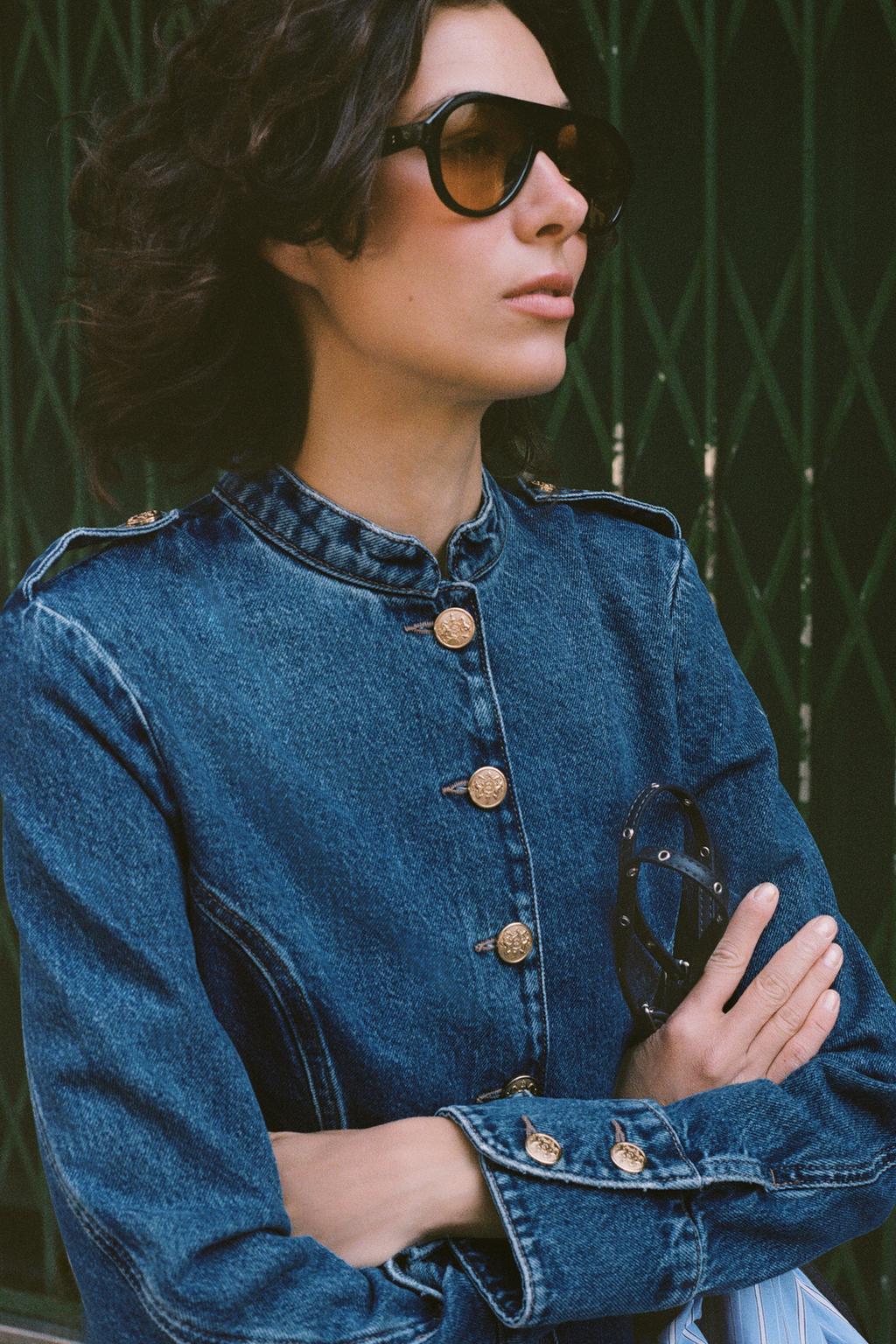 ДЖИНСОВАЯ КУРТКА Z1975 С ЗОЛОТЫМИ ПУГОВИЦАМИ