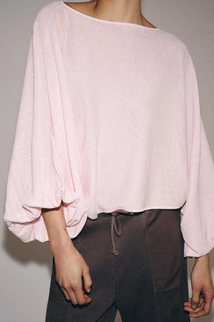 Трикотажный топ с объемными рукавами- Заказать в России